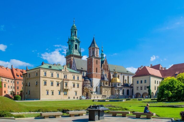 Krakow: Daily Wawel Cathedral Guided Tour With Admission