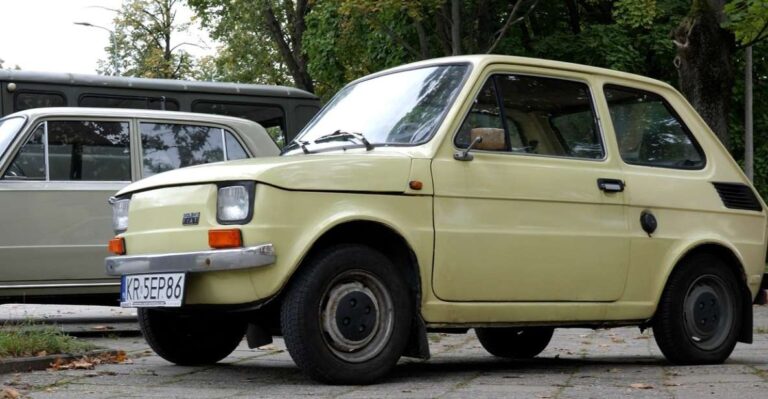 Krakow: Guided Tour of Nowa Huta in A Communist-Era Car