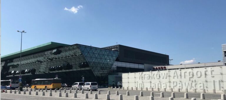 Krakow: Private Transfer to or From Krakow Airport