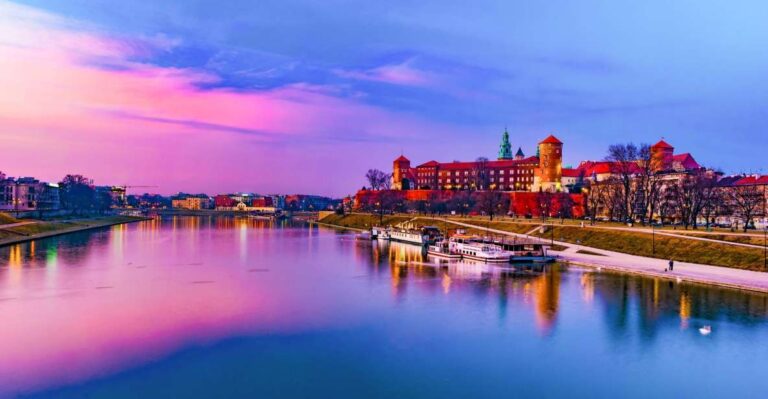 Krakow: Romantic Evening Vistula Cruise With a Glass of Wine