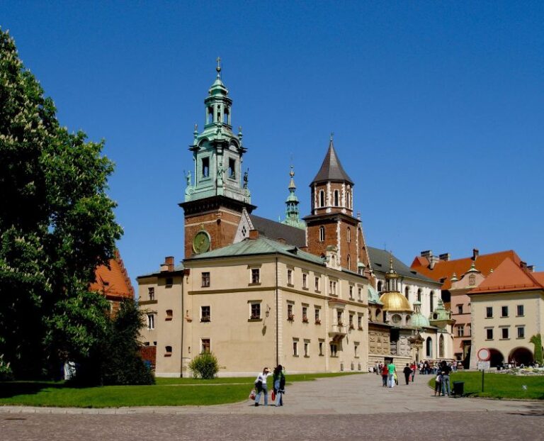 Krakow: Royal Cathedral and St. Mary’s Basilica Guided Tour