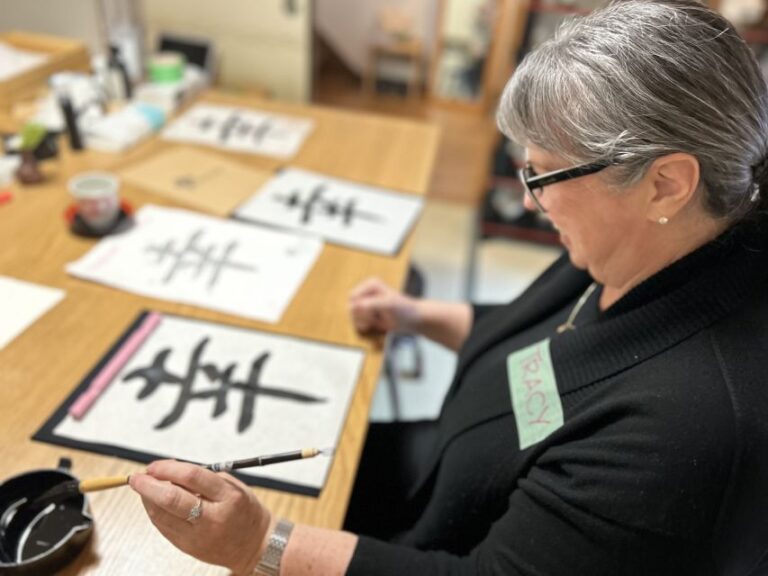 Kyoto: Local Home Visit and Japanese Calligraphy Class