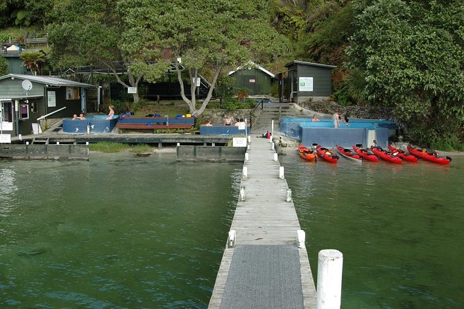 Lake Rotoiti Guided Hot Pools Kayak Trip
