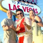 1 las vegas elvis wedding at the las vegas sign with photos Las Vegas: Elvis Wedding at the Las Vegas Sign With Photos