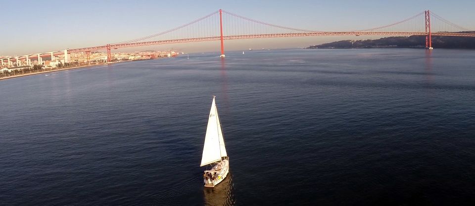 Lisbon: 2-Hour Private Romantic Tagus River Cruise - Inclusions