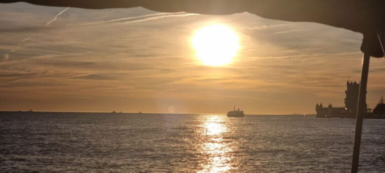 Lisbon: Boat Tour With Champagne