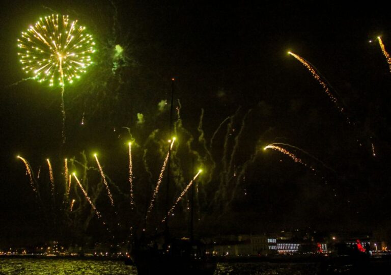 Lisbon: New Year’s Eve With Live Dj Fireworks and Open Bar