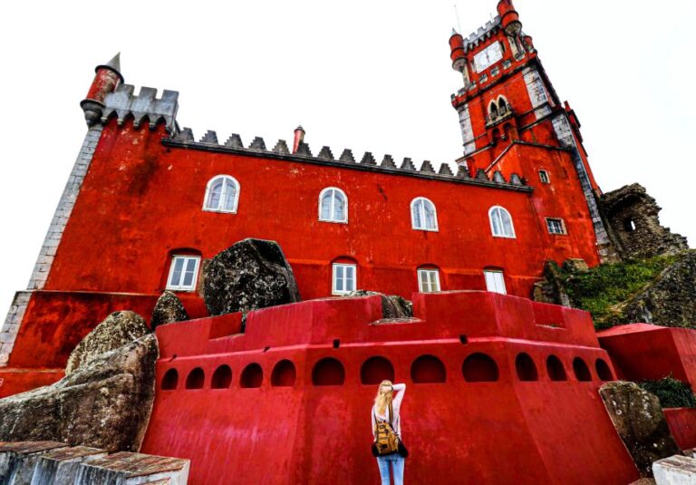 Lisbon: Pena Palace & Sintra Old Town – Private 5h Tour