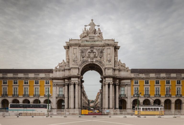 Lisbon: Porto Private Transfer With Stops in 3 Cities
