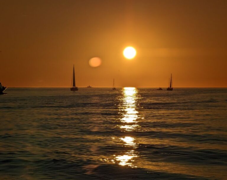 Lisbon: Private Boat Tour. Sailing Experience & Sunset.