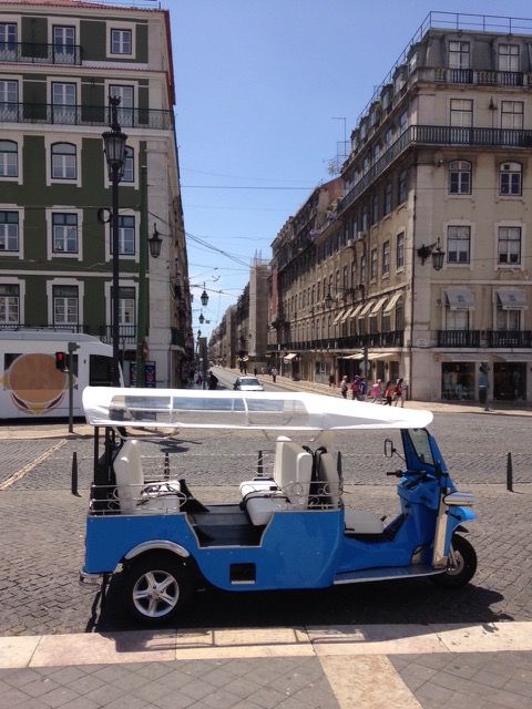 Lisbon: Private Guided Tour of Historical Center by Tuk Tuk