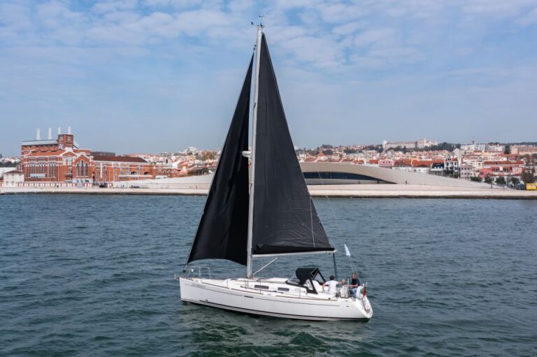 Lisbon: Private Sailboat Tour on the Tagus at Sunset