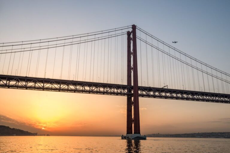 Lisbon: Private Sunset Cruise on the Tagus River With Drink