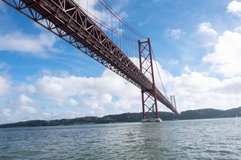 Lisbon: Private Sunset Tour Aboard a 1949 Traditional Boat