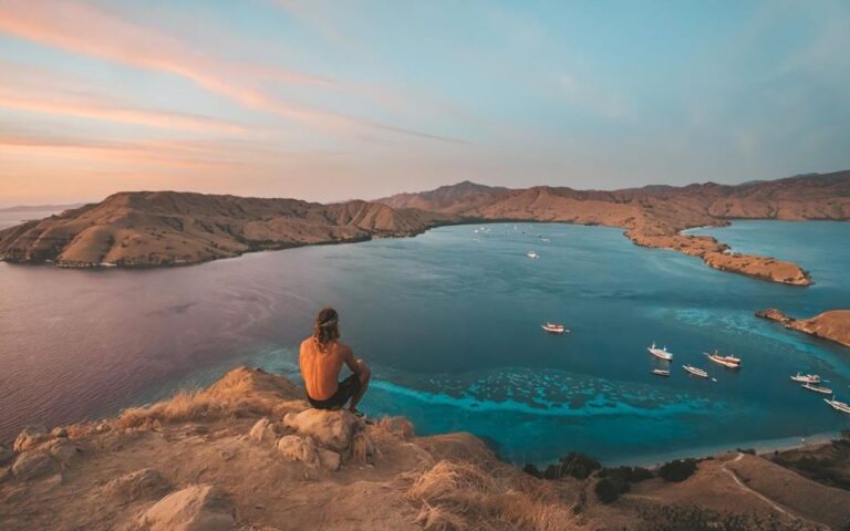 Liveaboard Komodo Tour 3 Days Private Boat – Island Hopping