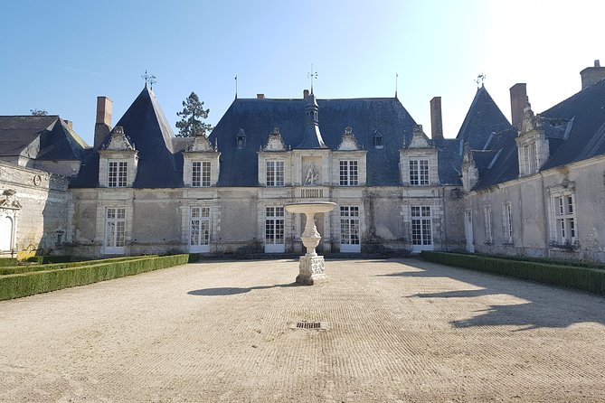 Loire Valley Day Tour Chambord and Chenonceau Plus Lunch at a Private Castle