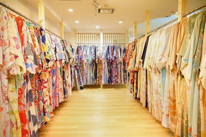 Long-sleeved Furisode Kimono Experience in Kyoto