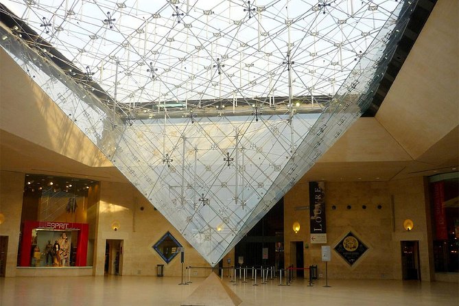 Louvre Museum Small-Group and Skip-the-Line English Guided Tour