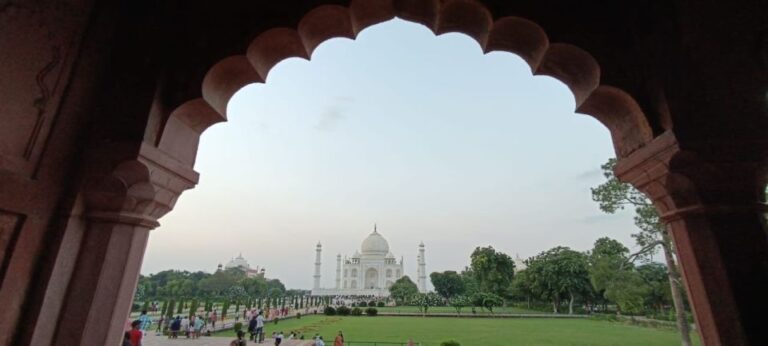 Low Cost : One Day Delhi -Agra(Taj Mahal) -Delhi Tour by Car