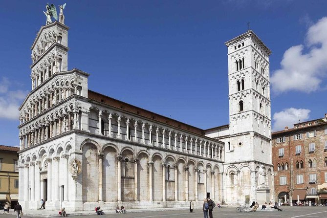 Lucca: Self-Guided Tour by Bike With MAP