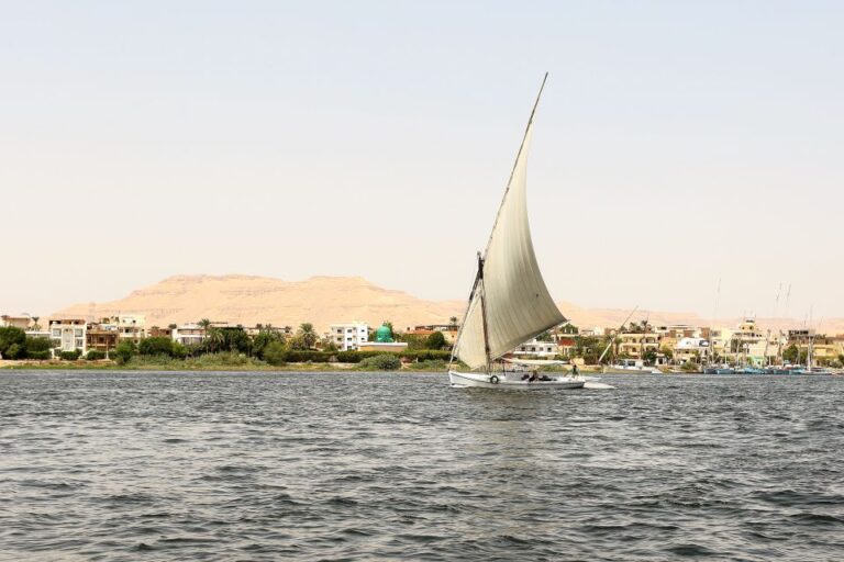 Luxor: 2-Day West and East Bank With Lunch and Felucca Ride