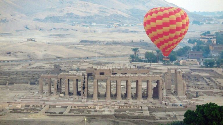 Luxor: Amazing Sunrise Hot Air Balloon Ride