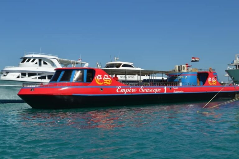 Makadi Bay: Glass Boat and Parasailing With Watersports