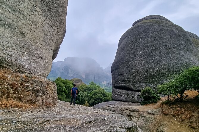 Meteora Small Group Hiking Tour With Transfer and Monastery Visit