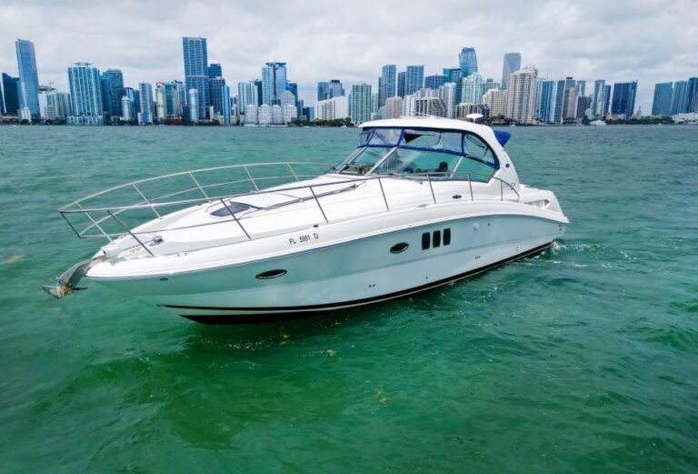 Miami: Private Yacht Cruise With Champagne