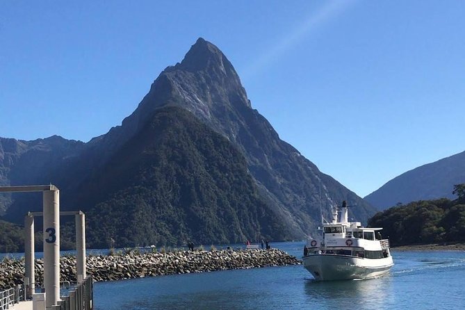1 milford sound private tour with lunch and boat cruise Milford Sound Private Tour With Lunch and Boat Cruise