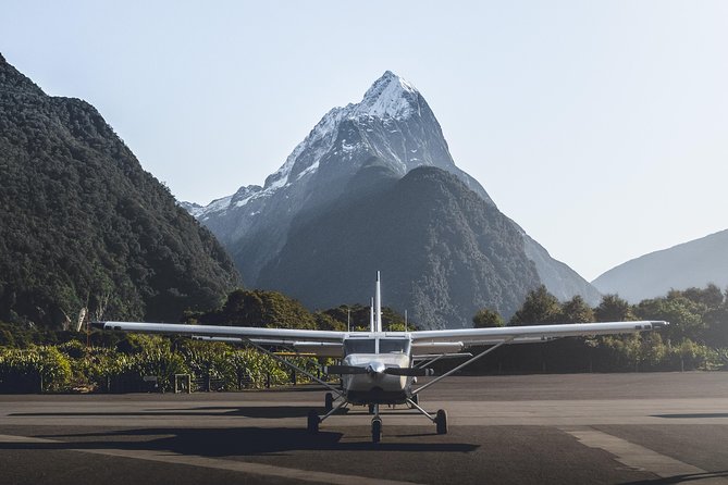 Milford Sound Tour by Plane From Queenstown, Including Cruise