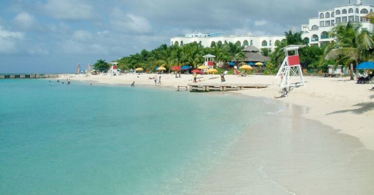 Montego Bay: Doctor’s Cave Beach Day Trip