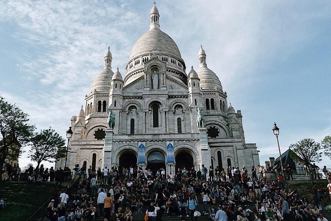 Montmartre District and Sacre Coeur – Exclusive Guided Walking Tour