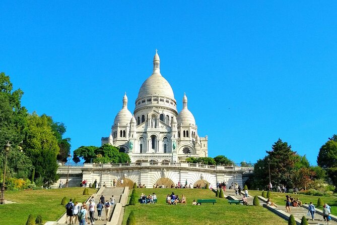 Montmartre Hill French Gourmet Food and Wine Tasting Walking Tour