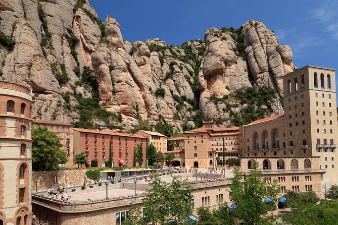 Montserrat Monastery and Sagrada Familia Tour With Liquor Tasting