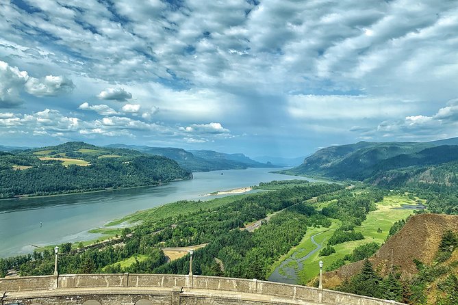 Morning Half-Day Multnomah Falls and Columbia River Gorge Waterfalls Tour From Portland