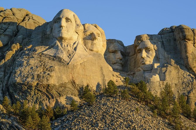 Mount Rushmore and Black Hills Bus Tour With Live Commentary