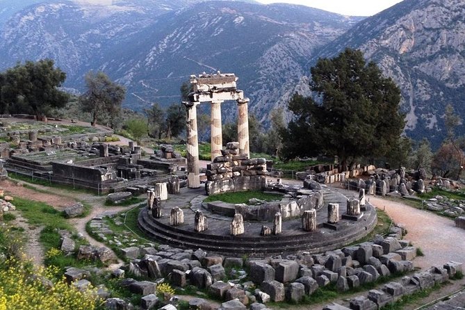 Mystic Delphi in a Full Day Private Tour