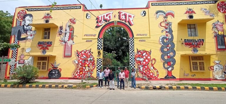 New Delhi: Bohemian Delhi Street Art Tour With Lake Cafe