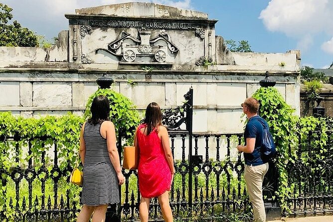 New Orleans City and Cemetery Tour With Garden District Stroll