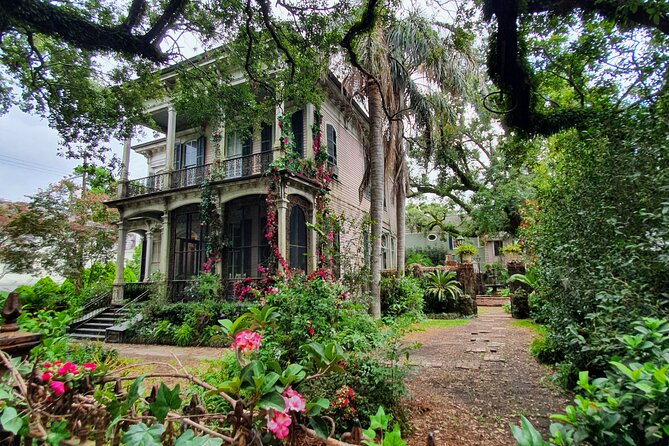 New Orleans Garden District and Cemetery Bike Tour