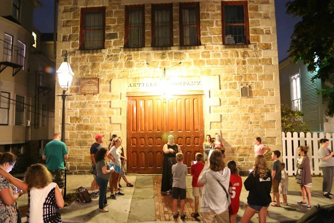 Newport Old Town Family-Friendly Ghost Tour (Mar )