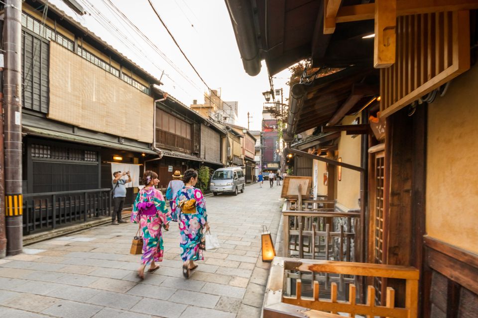 Night Walk in Gion: Kyoto's Geisha District - Insider Insights Into Geisha Culture