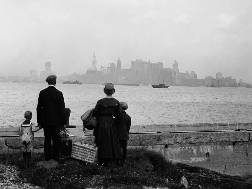 NYC: Ellis Island Private Tour With Liberty Island Access