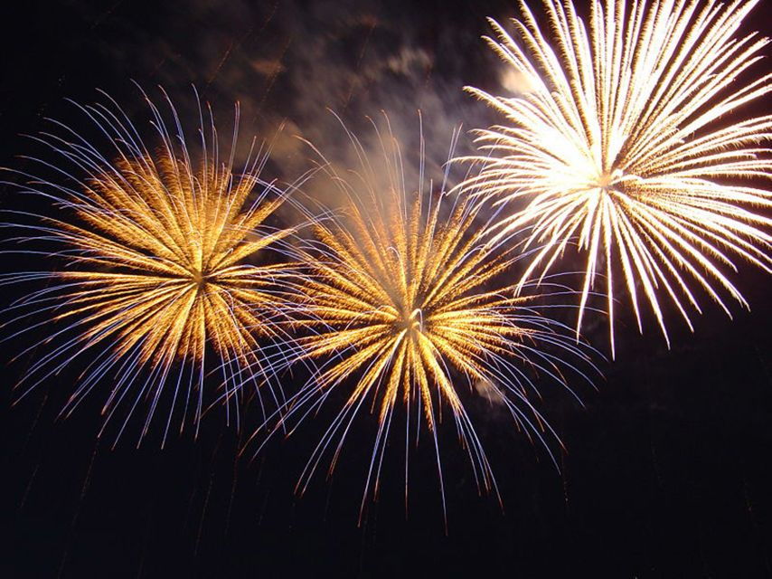 Oahu: Friday Night Fireworks Sail From Hilton Hawaiian Pier