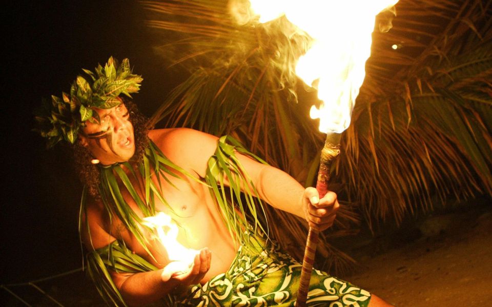 Oahu: Germaine’s Traditional Luau Show & Buffet Dinner