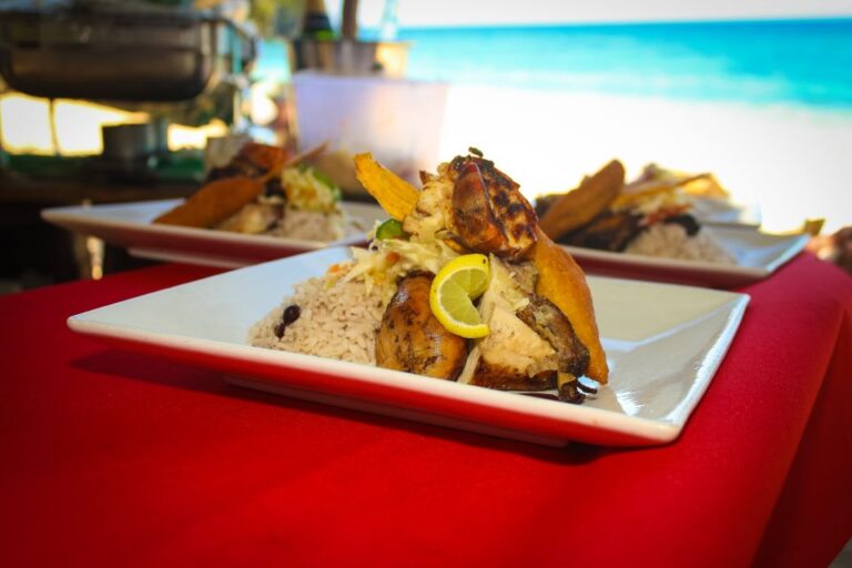 Ocho Rios: Bamboo Beach Club VIP Pass With Lunch and Drinks