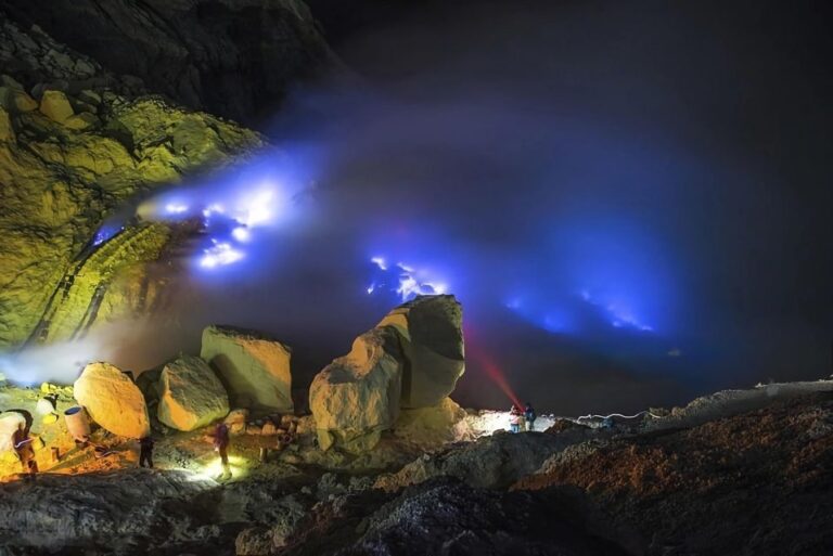 Overnight Private Guided Tour: Bali to Mount Ijen’s Crater