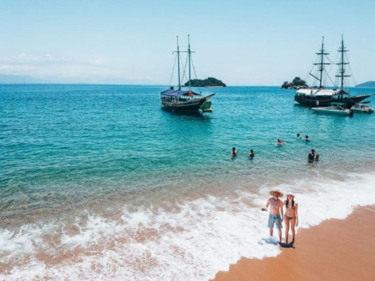 Paraty Bay: Islands & Beaches Boat Tour With Snorkeling