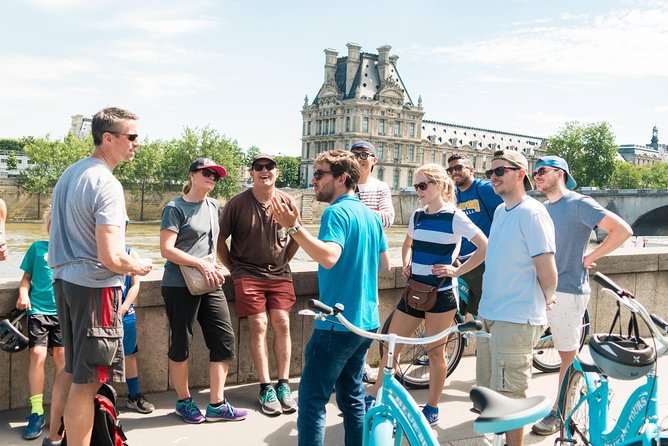 Paris Highlights Bike Tour: Eiffel Tower, Louvre and Notre-Dame